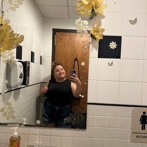 Meet your Posher, Deya